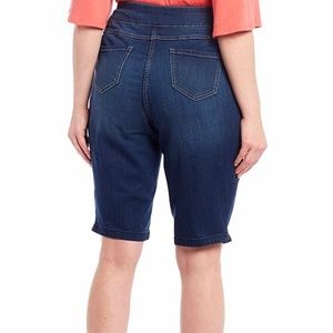 Westbound Park Ave denim capri skimmer short 18W